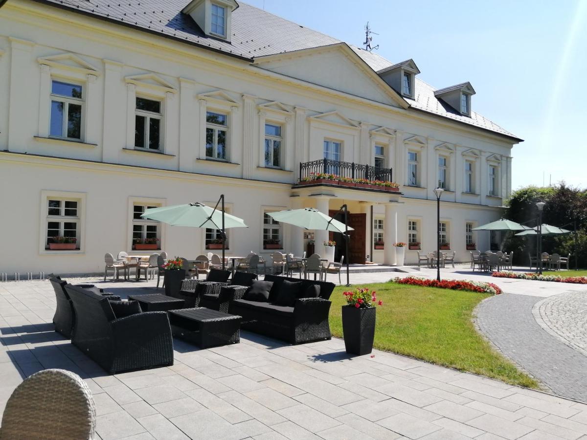 Zamecek Petrovice Hotel Petrovice u Karvine Exterior photo