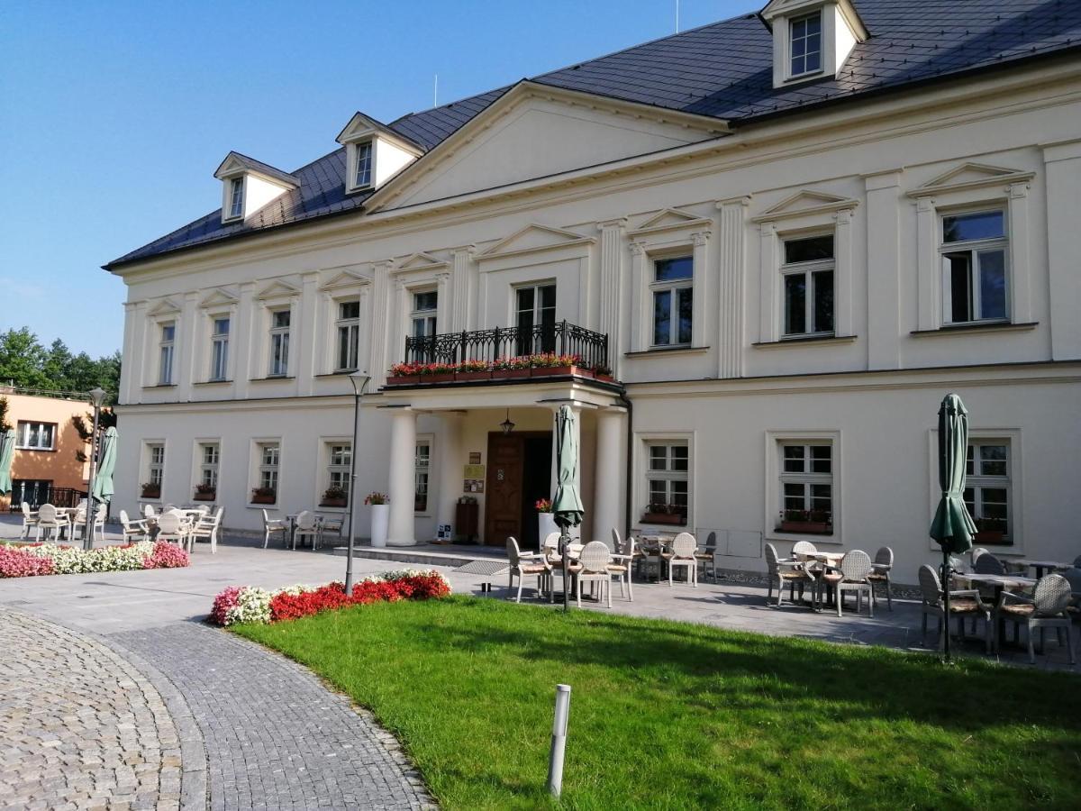 Zamecek Petrovice Hotel Petrovice u Karvine Exterior photo