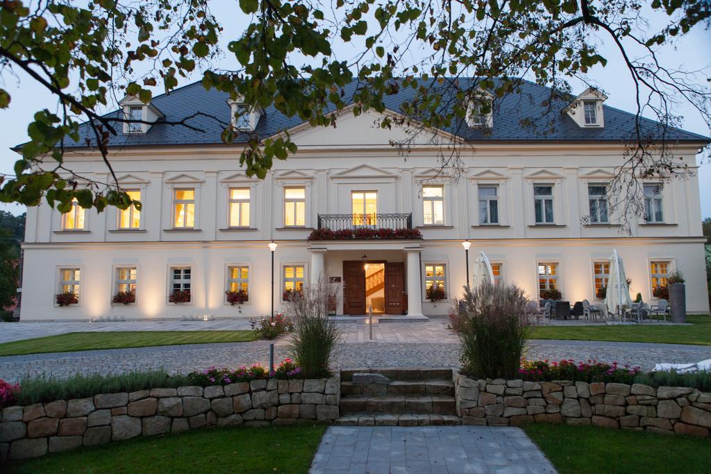 Zamecek Petrovice Hotel Petrovice u Karvine Exterior photo