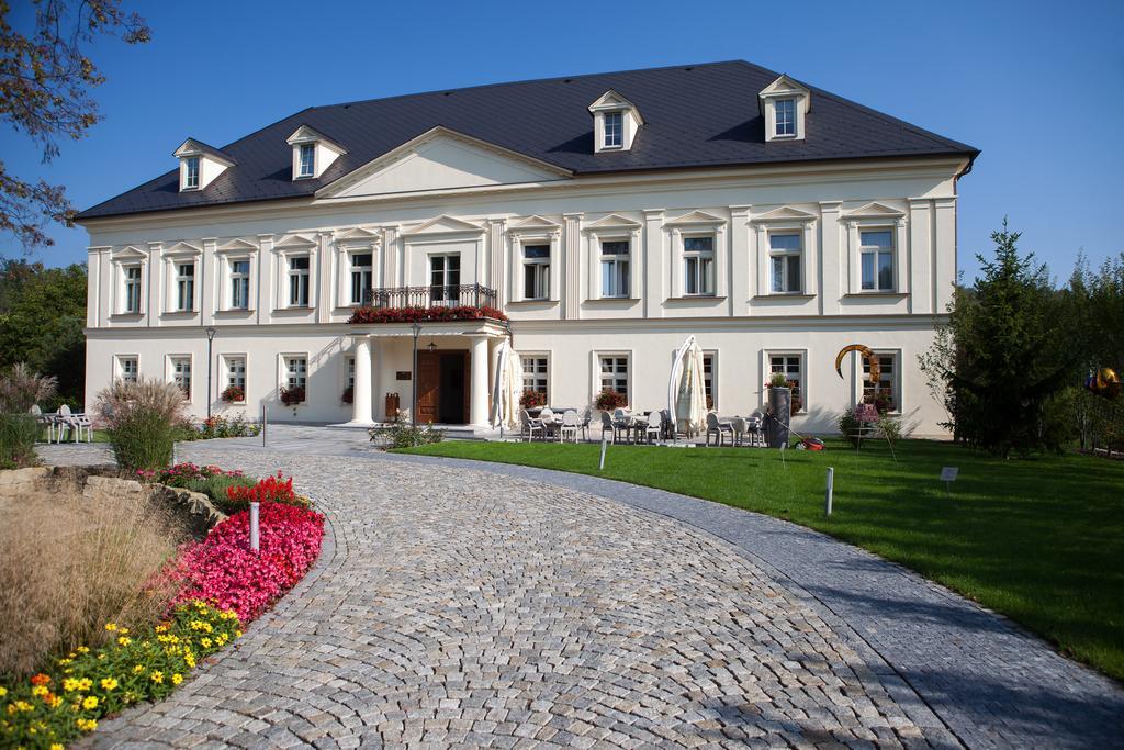 Zamecek Petrovice Hotel Petrovice u Karvine Exterior photo