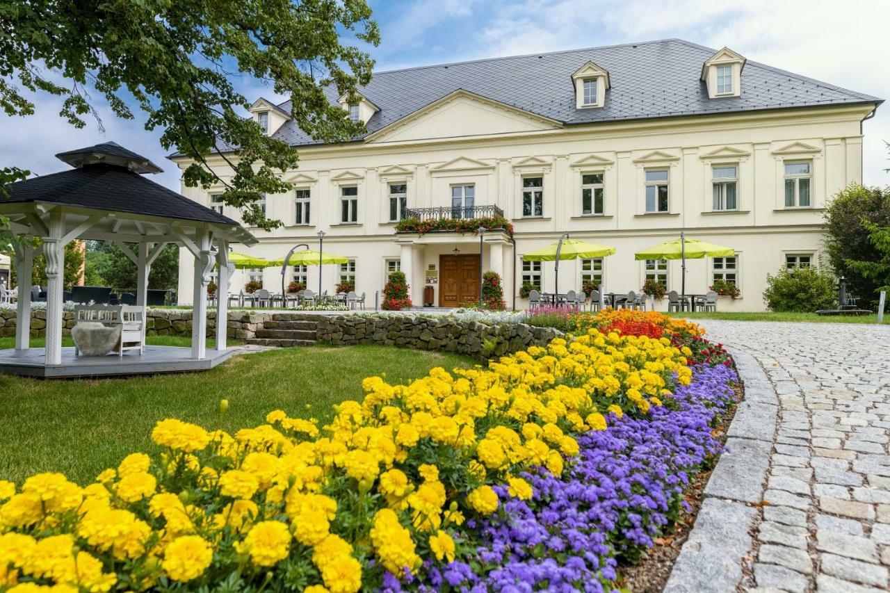 Zamecek Petrovice Hotel Petrovice u Karvine Exterior photo