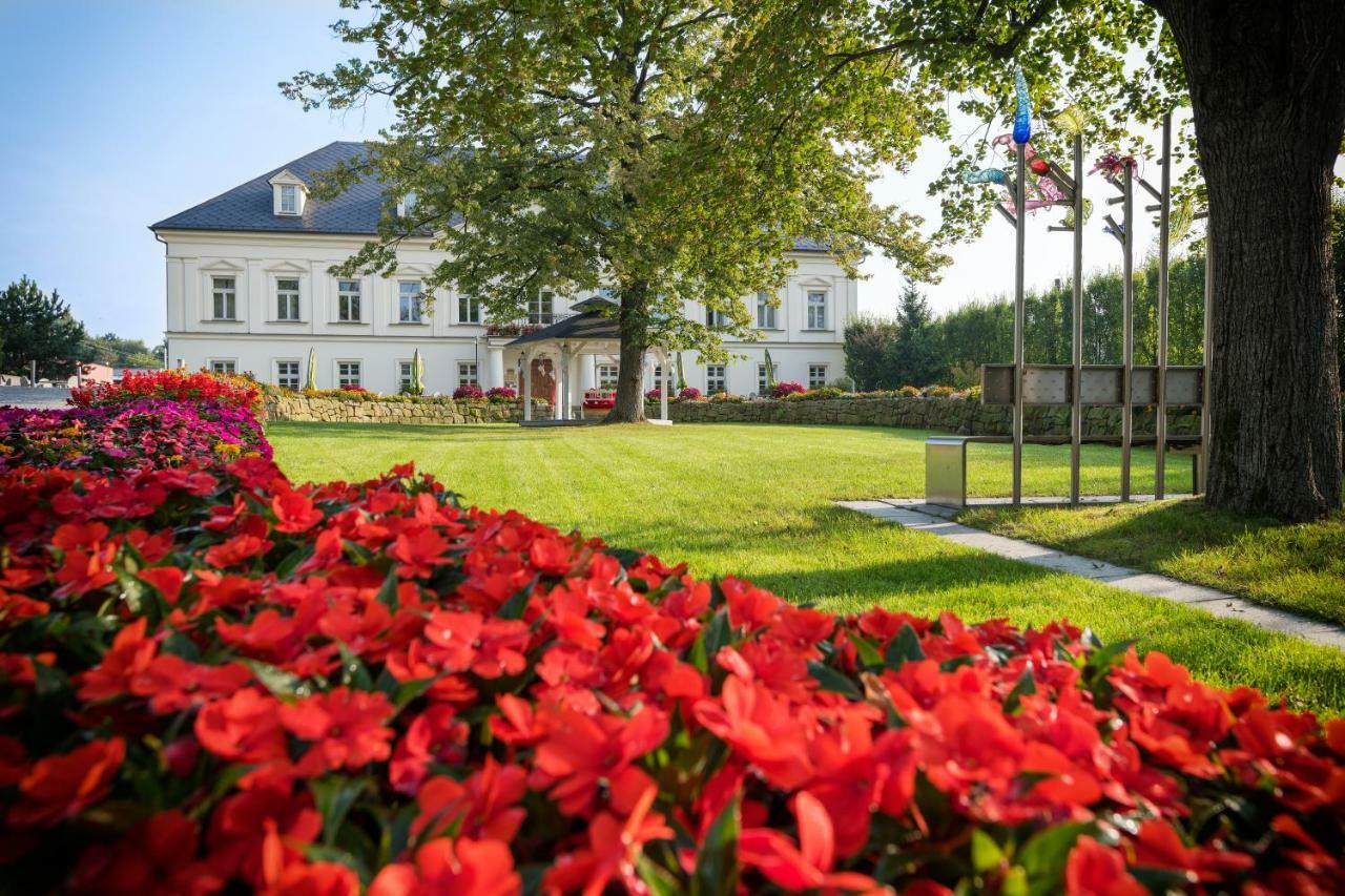 Zamecek Petrovice Hotel Petrovice u Karvine Exterior photo